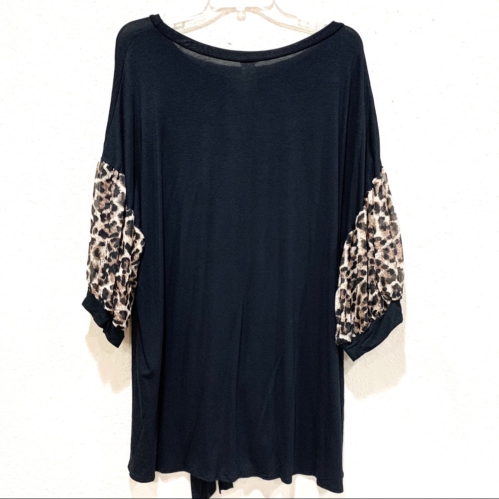 Plus Size Tie-Front Animal Print Sleeve (NWT) Soft - Picture 7 of 8